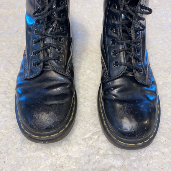 DOC MARTENS Size 9 - Picture 8 of 8
